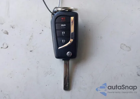 2021 Toyota Camry Le z USA, uszkodzony, nr VIN 4T1C11AK5MU564057